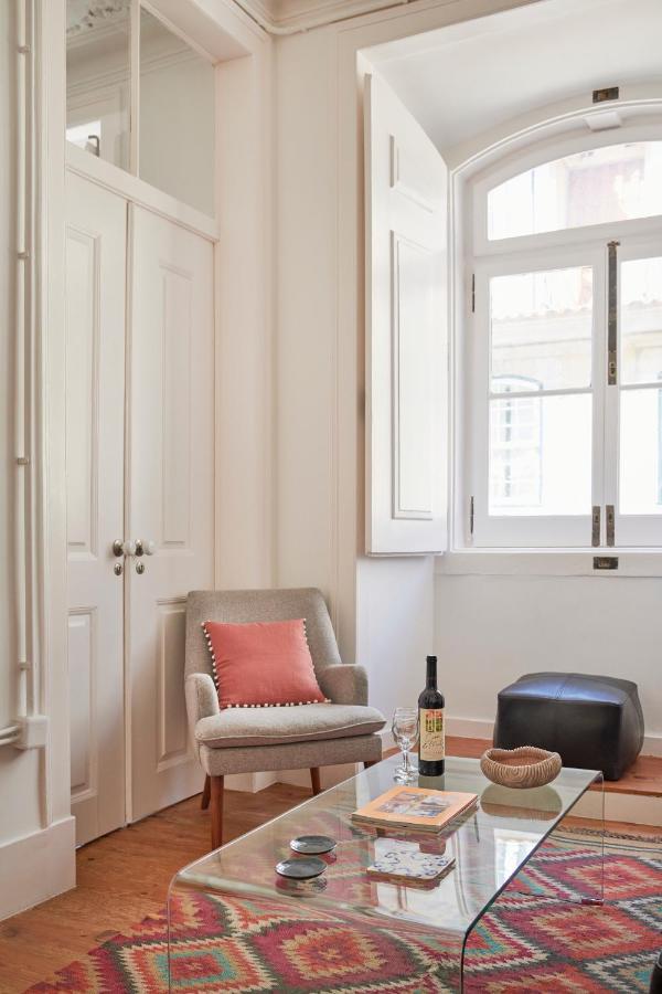 Sunny Pink Street Historical Apt, By Timecooler Lisboa Exterior foto